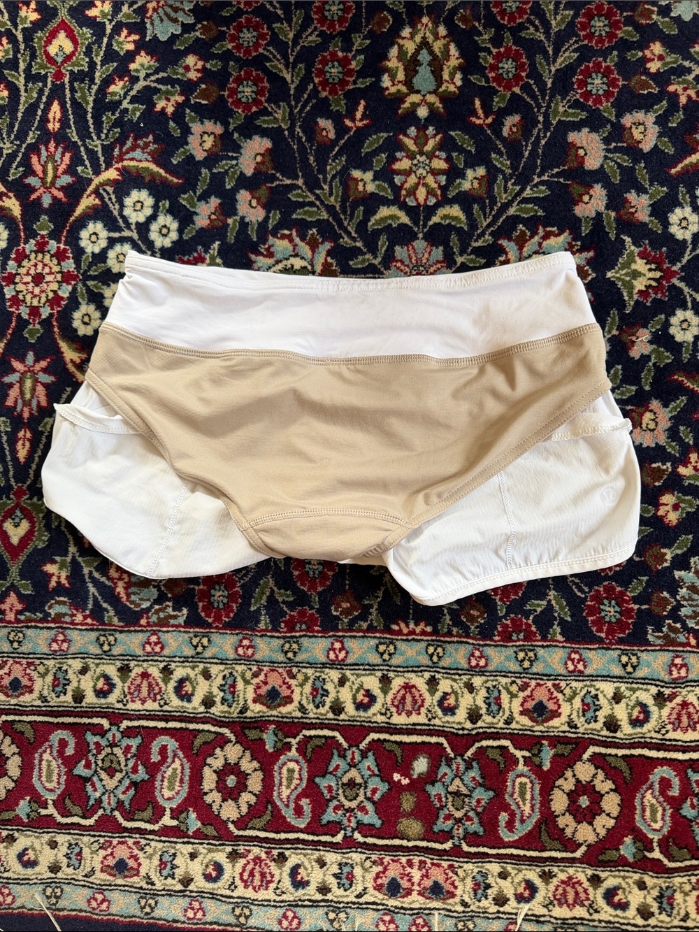 Lululemon Speed Short (Original) White, size 4, 2-way stretch - Picture 7 of 10